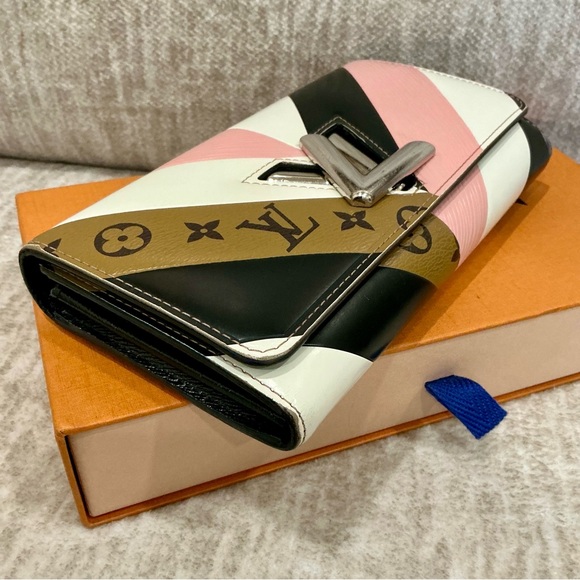 ✨💎LIMITED EDITION💎✨LOUIS VUITTON NEAPOLITAN TWIST WALLET FULL INCLUSION W/ CHAIN - Picture 5 of 11